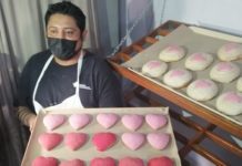 Elaboran conchas en forma de corazón para celebrar San Valentín