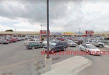 Rateros se llevan otra unidad de estacionamiento de centro comercial