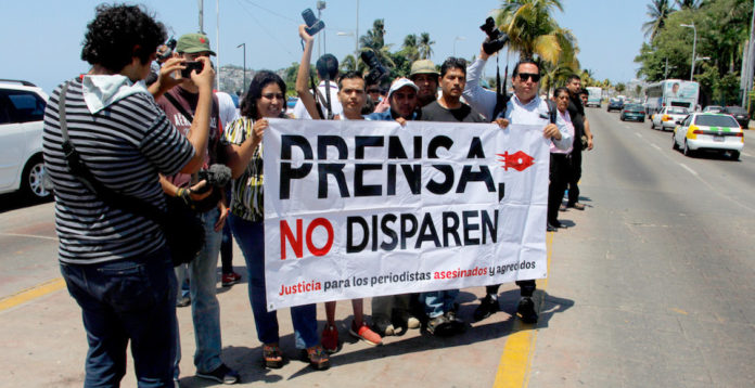 PROTESTA REPORTEROS ACAPULCO 3