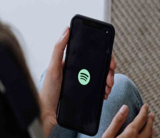 Spotify combatirá las fake news sobre covid tras crítica de Neil Young