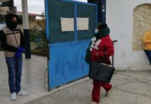 Frío detiene a abuelitos y rezagados para salir a vacunarse