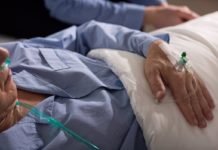 Vejez enferma requiere de cuidados paliativos