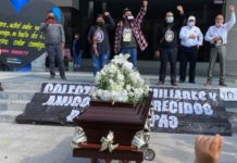 Dan último adiós con homenaje de cuerpo presente a activista