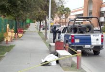 Hallan cadáver en la vía pública pensaban que estaba dormido