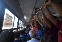Descartan operativos en unidades transporte público, aunque rebasan cupo
