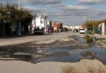 Avenida intransitable en Caracoles