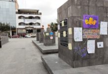 Limpian actos vandálicos de jovencitas “feministas”