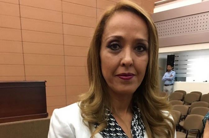 MARCIA ROBLES