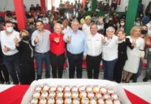 “El Truko” festeja aniversario del PRI