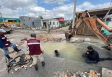 Controla COMAPA Reynosa fuga de agua potable en Sector Oriente