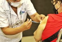 Aplican vacuna Pfizer a adolescentes de 15 a 17 años de edad