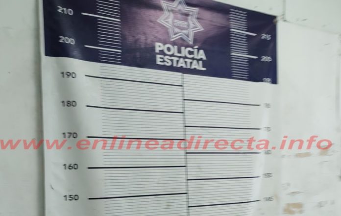 Arrestan a sujeto por molestar a su familia y escandalizar