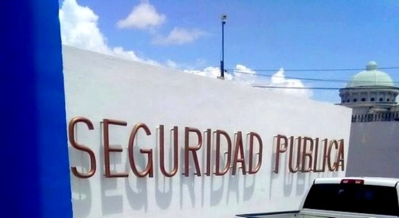 Arrestan a sujeto por molestar a una familia