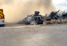 Bomberos sofocan incendio en negocio