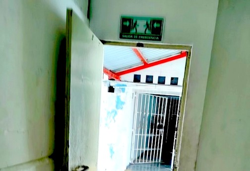 Detienen a sujeto por alterar el orden público en un negocio