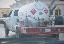 Gasolina por los cielos y el gas sigue bajando