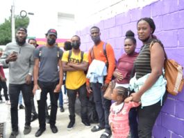 Haitianos huyen de la guerra, las pandillas y la crisis