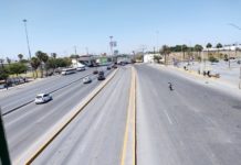 Peatones ponen en riesgo sus vidas y no usan puentes peatonales