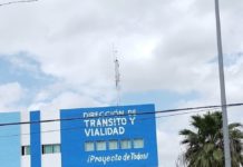 Policías detienen a dos sujetos por alterar el orden, y drogarse