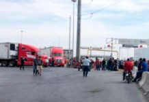 Transportistas exigen al gobierno federal y estatal intervenga con el gobernador de Texas