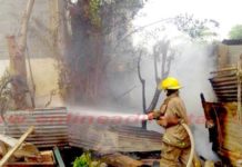 Voraz incendio arrasa viviendas y deja daños materiales con pérdidas totales