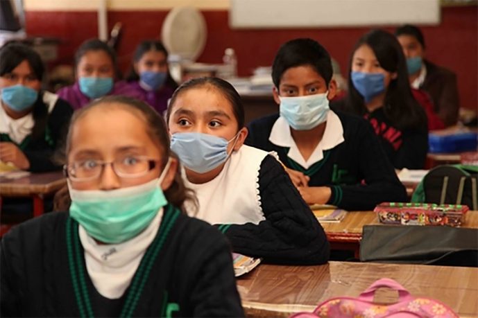 alumnos cubrebocas 3