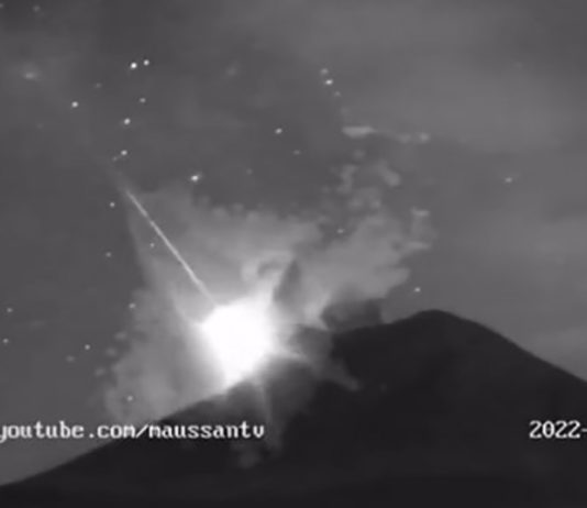 Captan paso de meteoro y gran destello cerca del volcán Popocatépetl