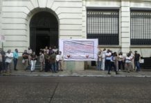Protestan petroleros, exigen desbloqueo de plazas y abasto de insumos