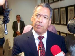 Alcalde interino promete dar seguimiento a trabajos de Carlos Peña Ortiz