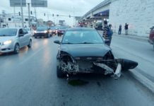 Aparatoso accidente deja daños, caos vial y personas lesionadas