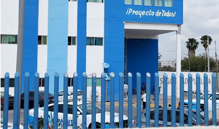 Arrestan a sujeto por alterar el orden en centro comercial