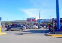 Atacan de nuevo rateros en centro comercial y se llevan unidad