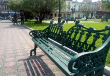 Pedirán redoblen vigilancia por robo de “Águilas” de bancas de Plaza de la Libertad