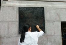 Procedieron hoy a limpiar pintas de feministas en palacio municipal, no descartan denunciar