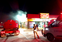 Bomberos sofocan incendio en tienda de conveniencia