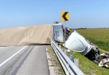 Vuelca tráiler en el “Viaducto de la Muerte” y deja cuantiosos daños