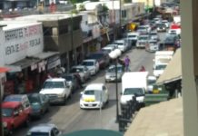 Desazolvan alcantarillas de zona de mercados para mitigar inundaciones