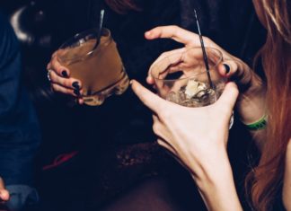 Joven mexicana crea detector para saber si pusieron droga en tu bebida