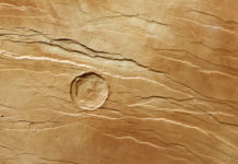 Nuevas imágenes muestran fosas parecidas a ‘marcas de garras’ sobre la superficie de Marte