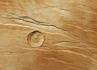 Nuevas imágenes muestran fosas parecidas a ‘marcas de garras’ sobre la superficie de Marte