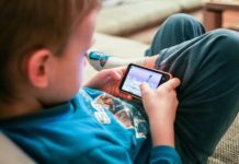 Piden vigilar redes sociales de menores de edad