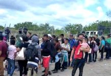 Deja gobierno al “garete” a migrantes desalojados de plaza pública