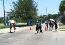 Bloquean boulevard Adolfo López Mateos los residentes de la Mainero, no tienen luz