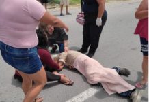 Atropellan a persona sobre carretera y es auxiliada por unidad médica