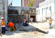 Constructores no sienten lo duro, sino lo tupido