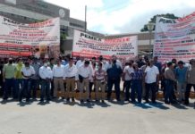 Protestan Petroleros por falta de medicinas y doctores en el Hospital Regional