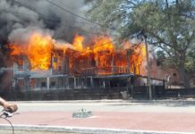En riesgo locales abandonados en playa