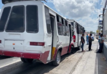 Chocan peceras del transporte público y dejan tres lesionados