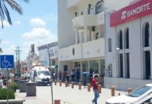 Unidad Médica auxilia a mujer en Palacio de Gobierno Municipal