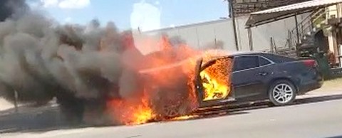 Voraz incendio arrasa unidad sobre carretera a Río Bravo (3)